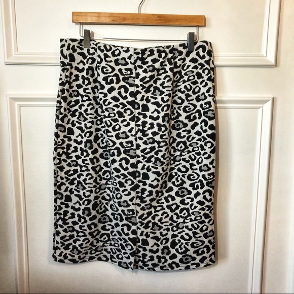 Beautiful Leopard Print Skirt - NEW🔥 - Picture 2 of 4